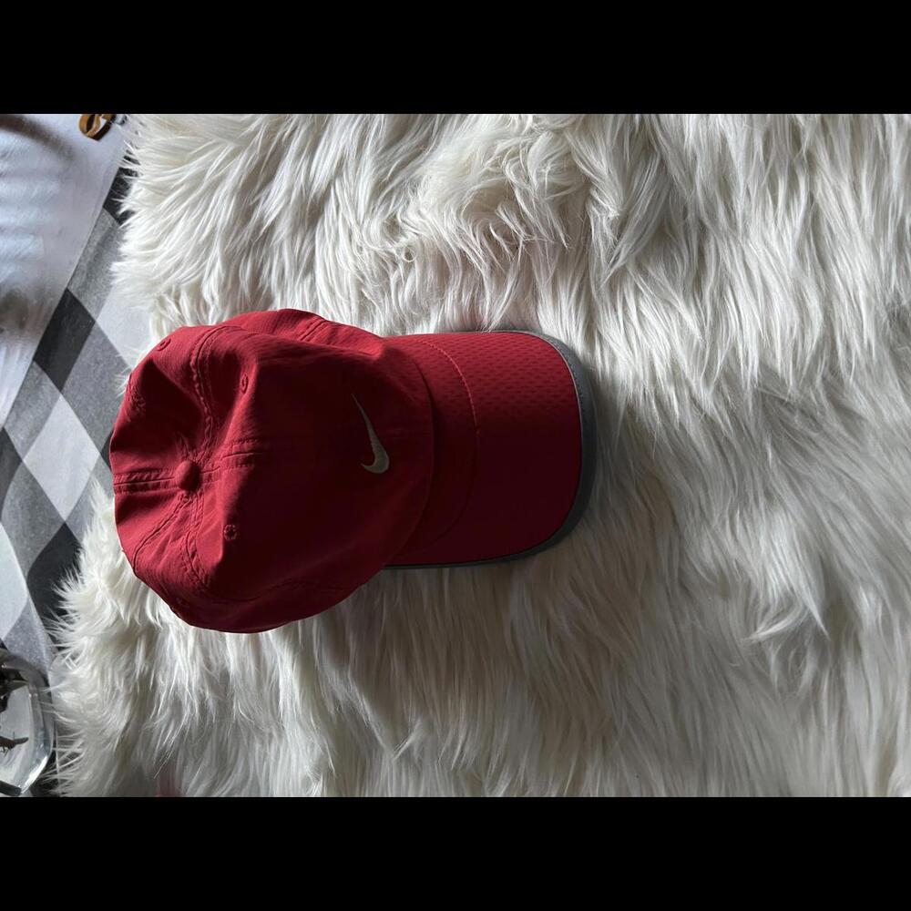 Nike Red Fitted Cap - Stylish and Comfortable